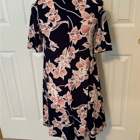SJS Navy with Pink Flowers Short Sleeve Swing Dress Size Medium - Picture 4 of 5